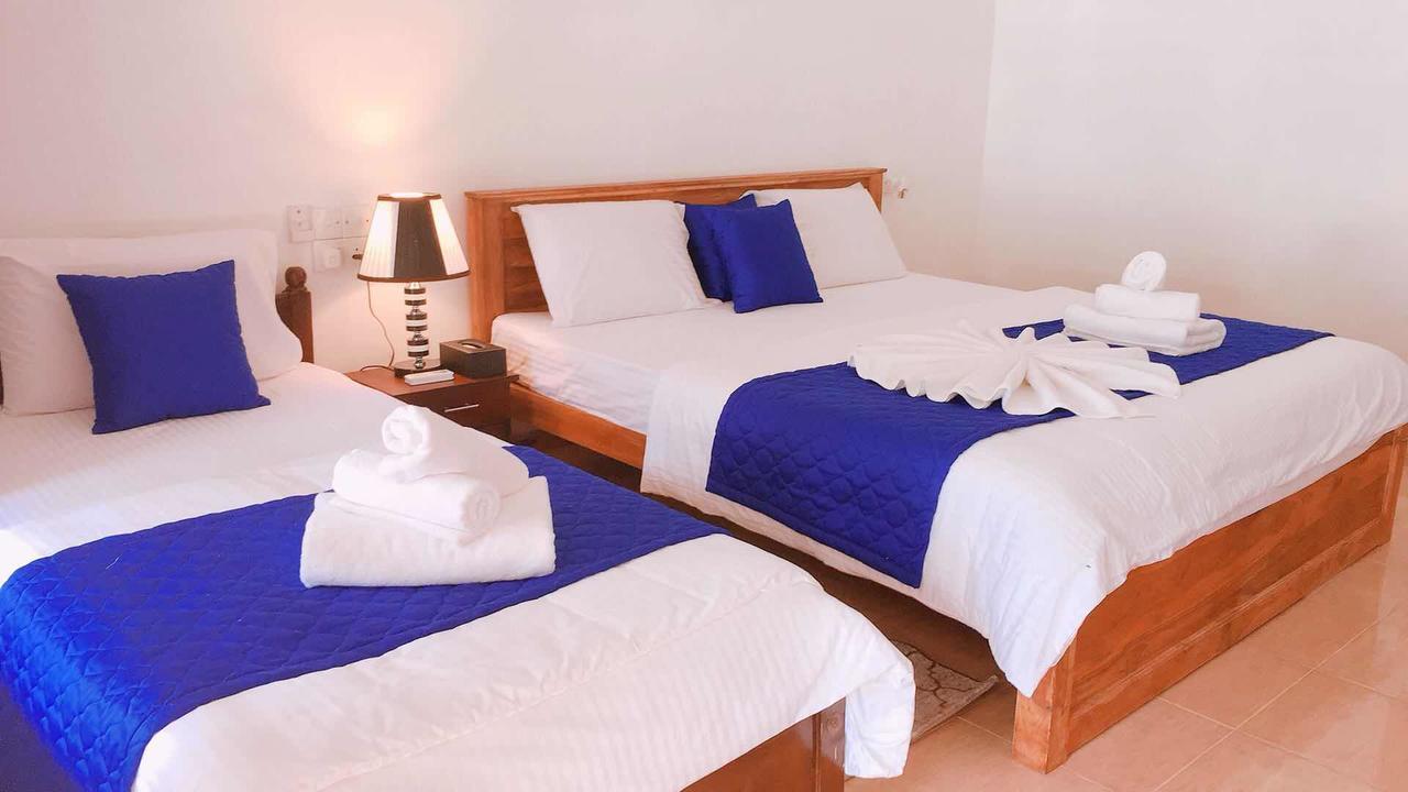 Blue Whale Holiday Hotel Mirissa Exterior photo