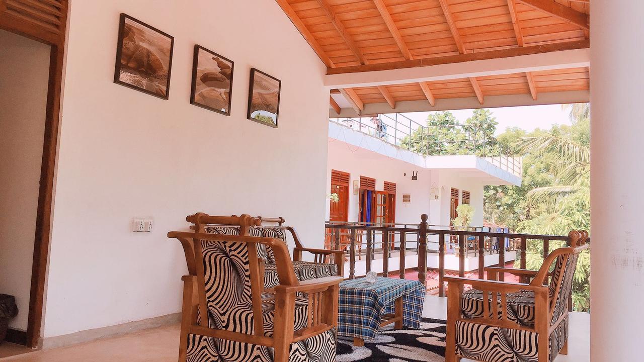 Blue Whale Holiday Hotel Mirissa Exterior photo