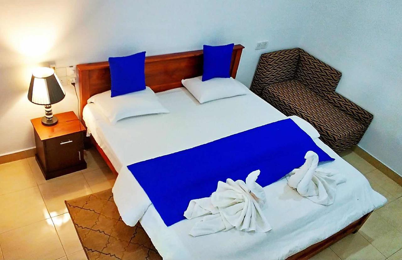 Blue Whale Holiday Hotel Mirissa Exterior photo