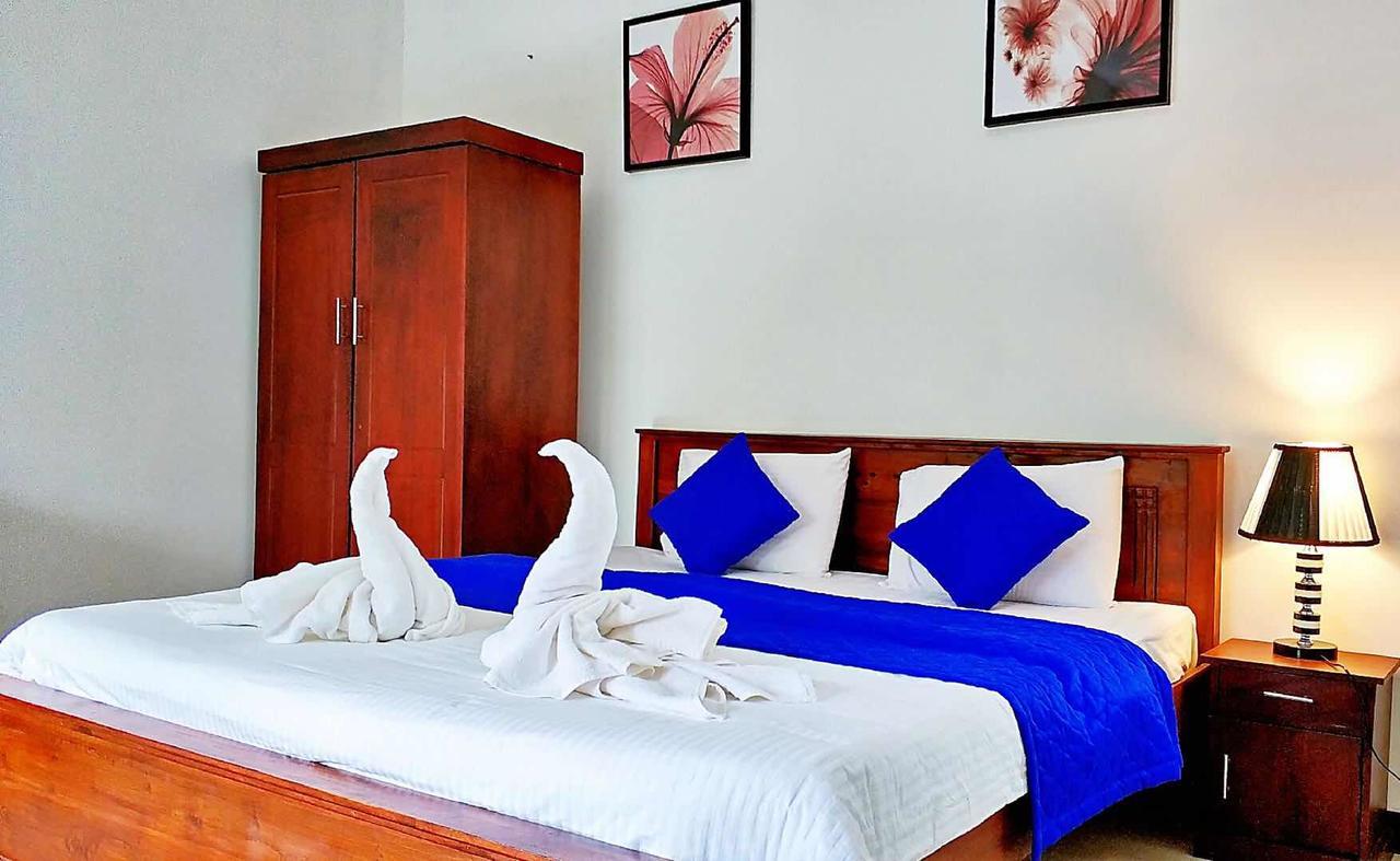 Blue Whale Holiday Hotel Mirissa Exterior photo